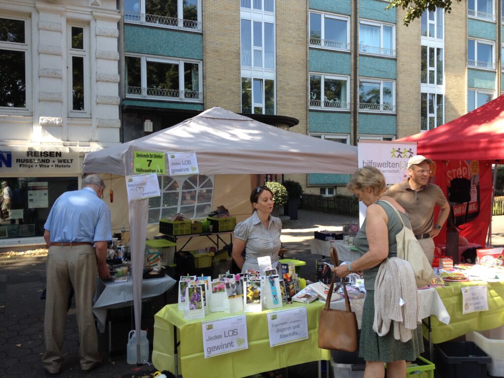 Infostand von Hilfswelten e.V beim Hofwegfest in Hamburg