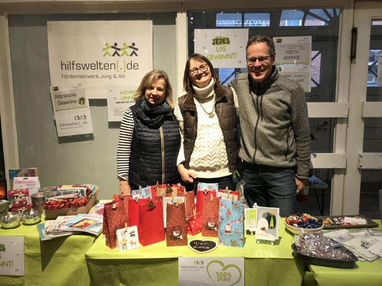 Infostand von Hilfswelten e.V beim Adventsmarkt in der Koppel 66, Hamburg